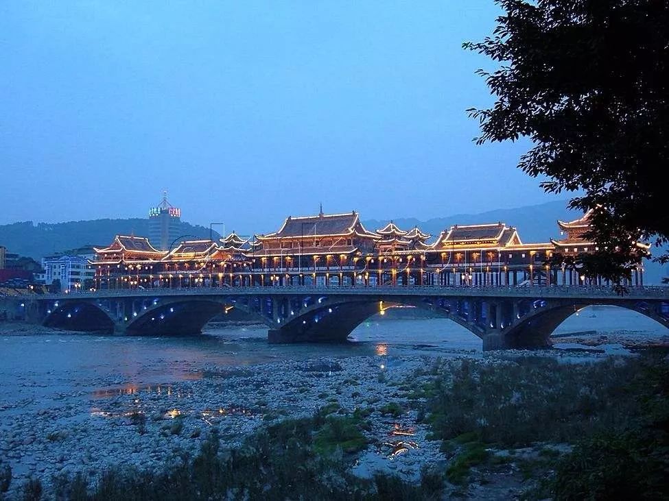 雅安廊桥夜景(图片来自网络)