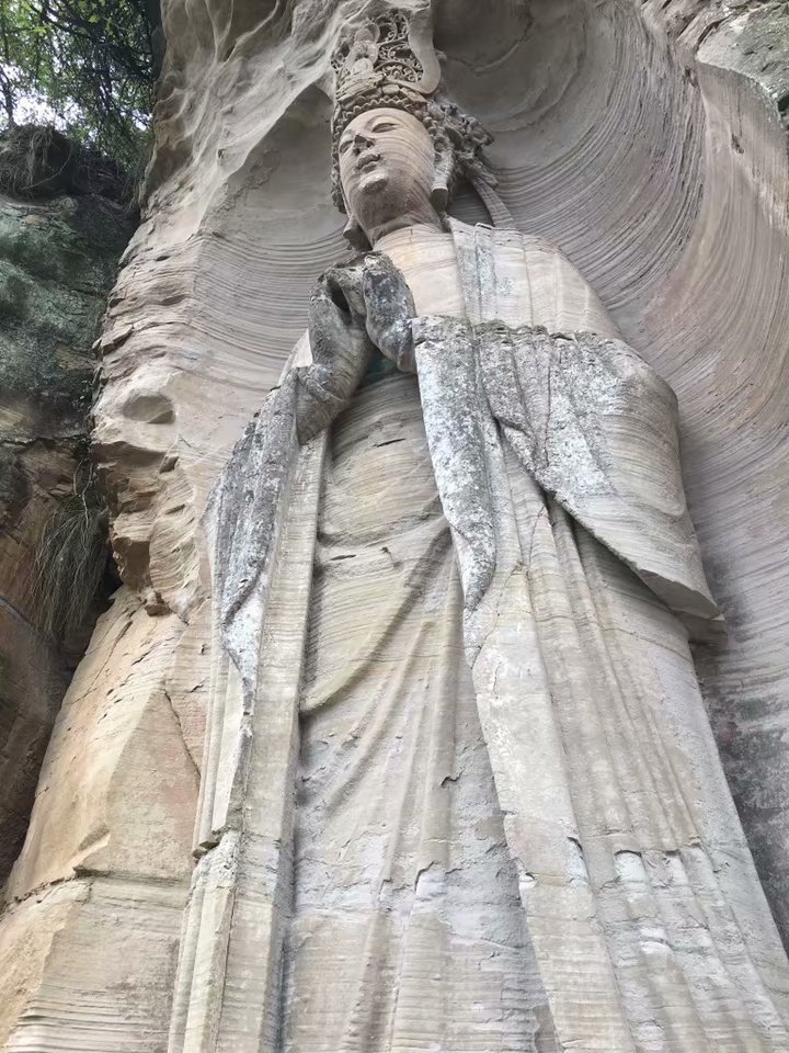 安岳茗山寺石刻风化严重