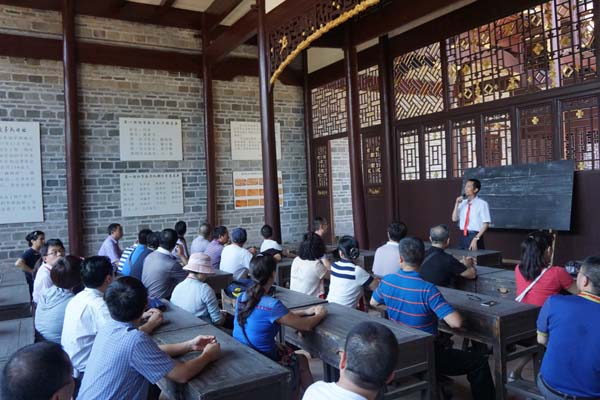 8月4日参观井冈山会师纪念馆（龙江书院），接受现场教学