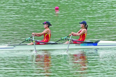 富春展佳容 巾帼摘首金——赛艇女子轻量级双人双桨中国组合折桂