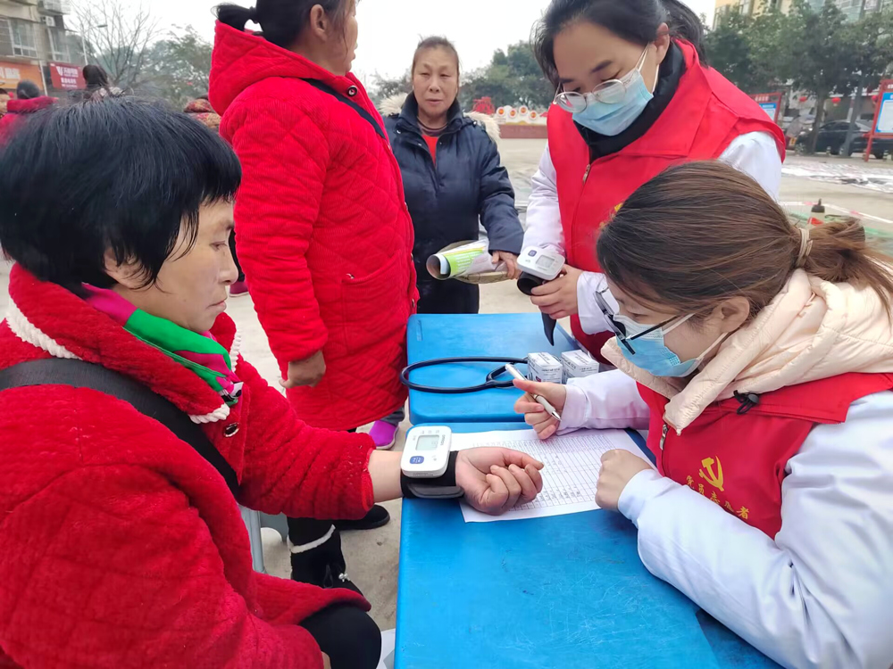 泸县组织2024年今冬明春送健康进镇街志愿服务活动
