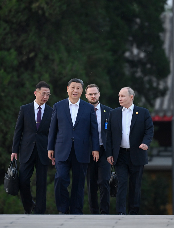 习近平同俄罗斯总统普京在中南海小范围会晤「相关图片」