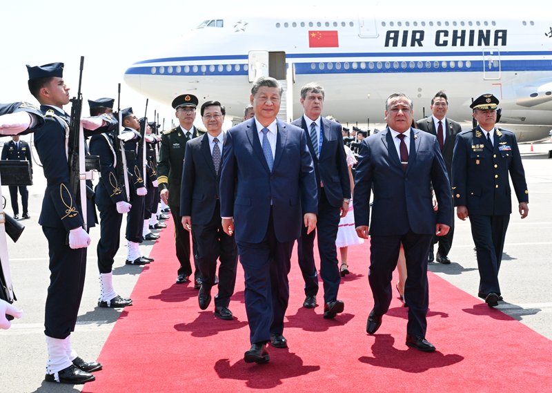 习近平抵达利马出席亚太经合组织第三十一次领导人非正式会议并对秘鲁进行国事访问「相关图片」