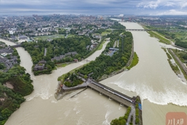 老当益壮！千年水利都江堰再现四六分水奇观