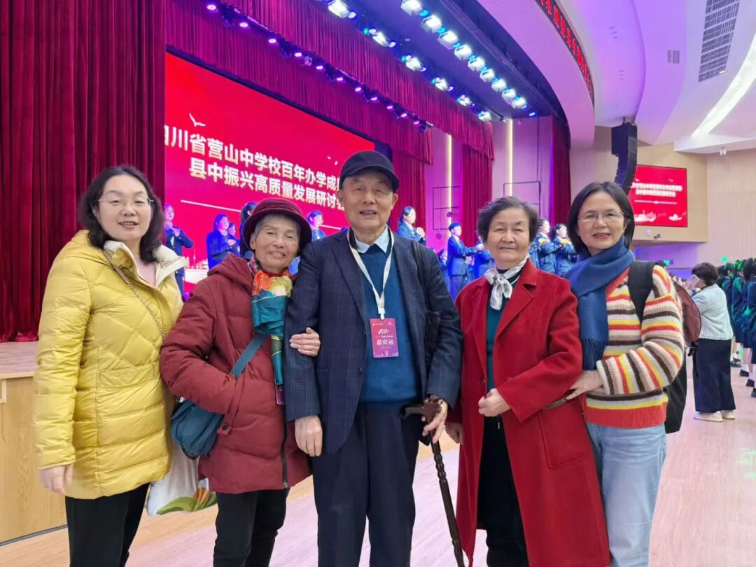 6.赵彻终教授与李铭玲、赵淑智俩母女合影（左萍 摄）.jpg