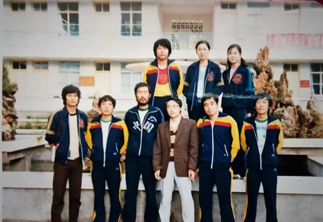 离开会东前本文作者奉友湘（前排右三）与洛阳队队员合影(王茂军 供图).png