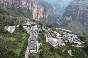 【美丽四川】阳光照进阿布洛哈村||朱虹 赵祖乐