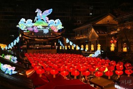 成都东门市井民俗灯会亮灯 市井烟火遇璀璨灯火