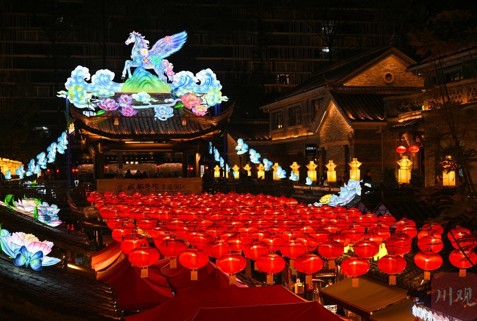 成都东门市井民俗灯会亮灯 市井烟火遇璀璨灯火