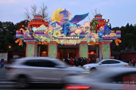 川观拍客探营武侯祠庙会试灯：今年规模创历届之最